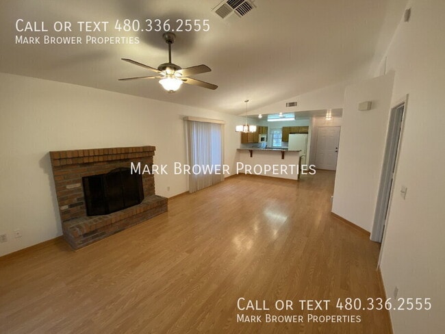 Building Photo - 1120 N Val Vista Dr