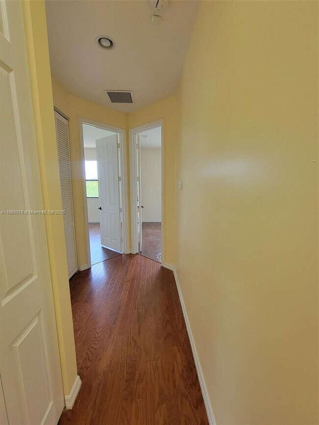 Building Photo - 9136 SW 36th Mnr