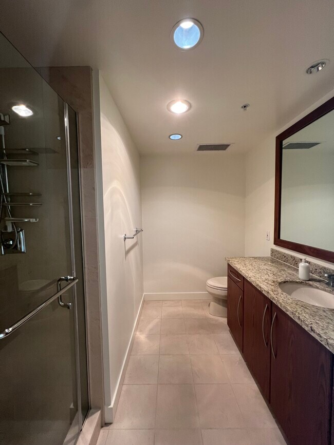 Building Photo - 700 W Harbor Dr