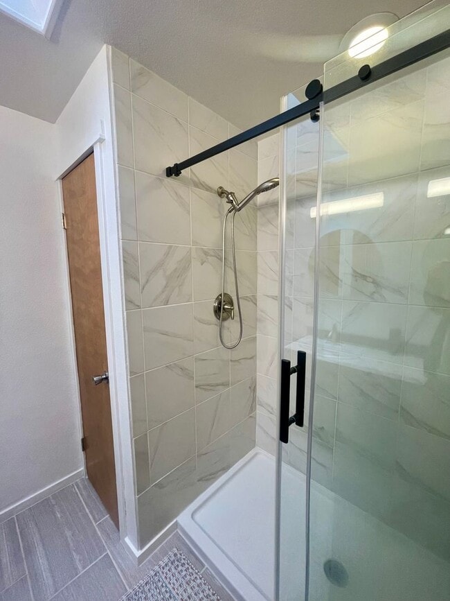 Building Photo - 4 bedroom, 2.5 Bath House in Mukilteo, $3995 per month