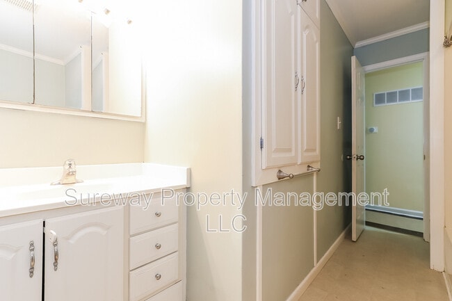 Building Photo - 1002 Belleview Blvd