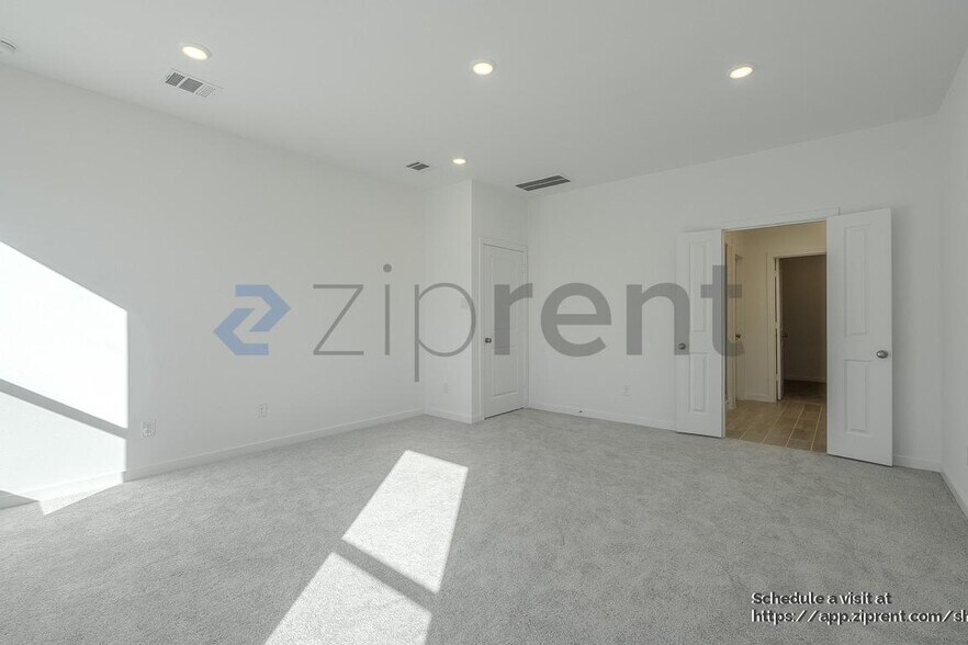 Building Photo - 27635 Spearmint Ridge Dr