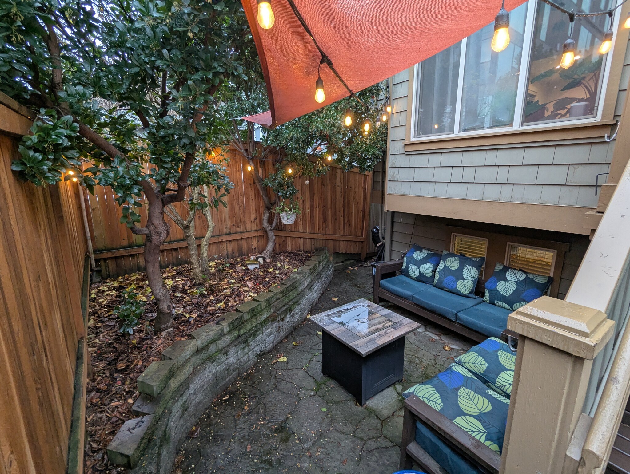 Building Photo - 3816 Winslow Pl N