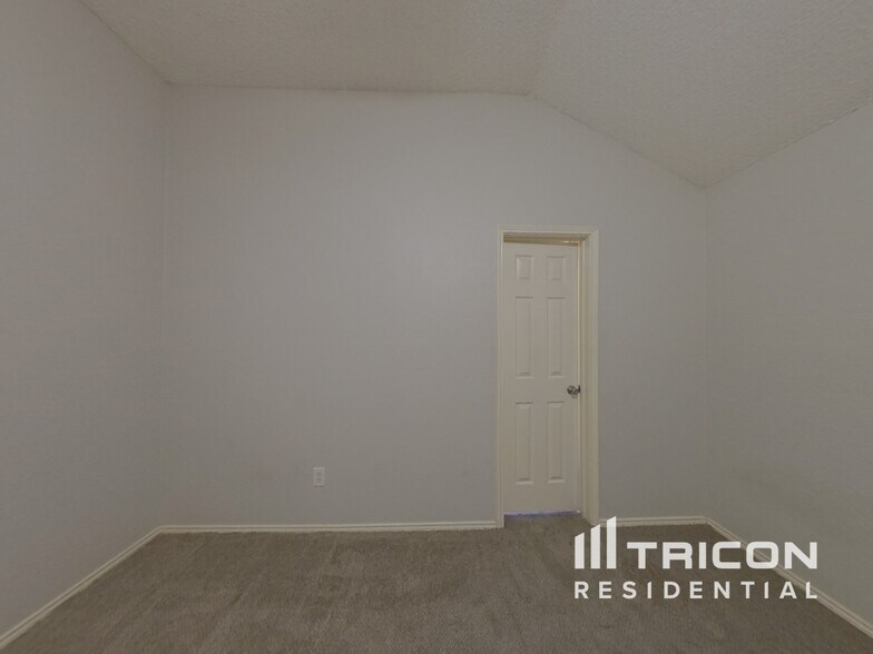Building Photo - 7015 Escondido Dr