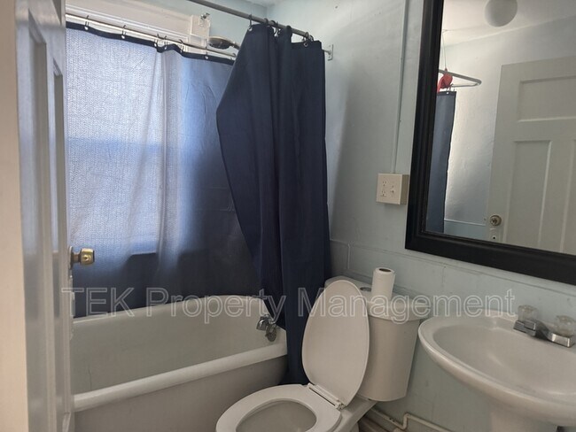 Building Photo - 105-107 Bidwell Terrace