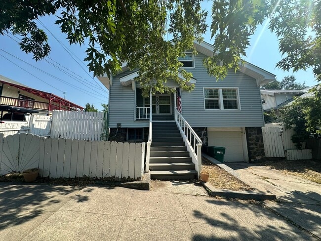 Building Photo - 3 Bedroom House with basement