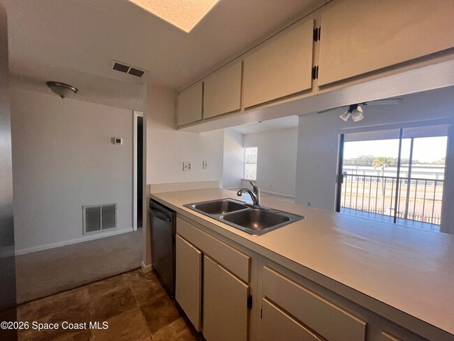 Building Photo - 1011 Clearmont St NE