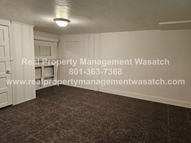 Building Photo - Check Out This 4 Bedroom 2 Bathroom Home in Salt Lake City!