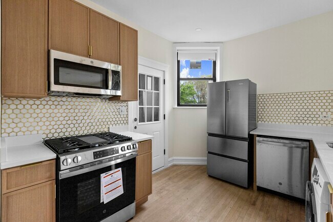 Building Photo - 4636 N Hamilton Ave