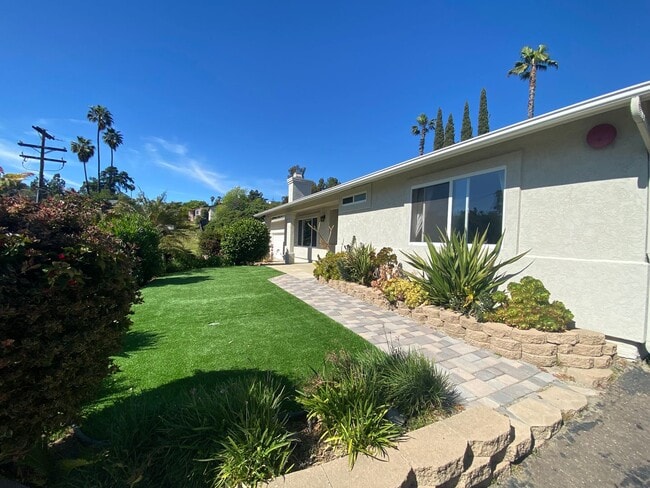 Building Photo - Beautiful 5 Bed, 2 Bath with Large Yard in Mount Helix!!