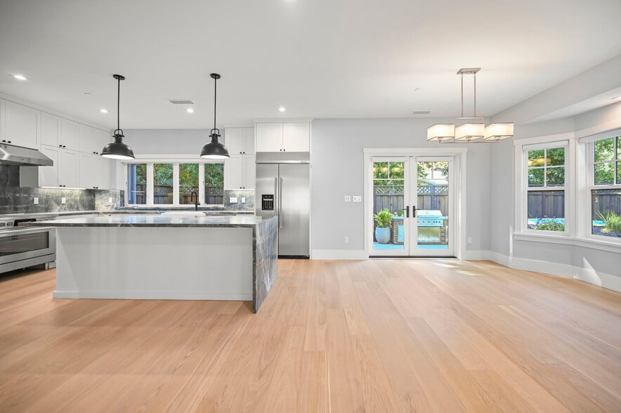 Kitchen - 1533 Manning Ln