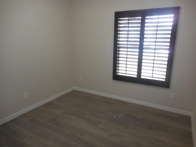 Building Photo - 213 Epsom Dr