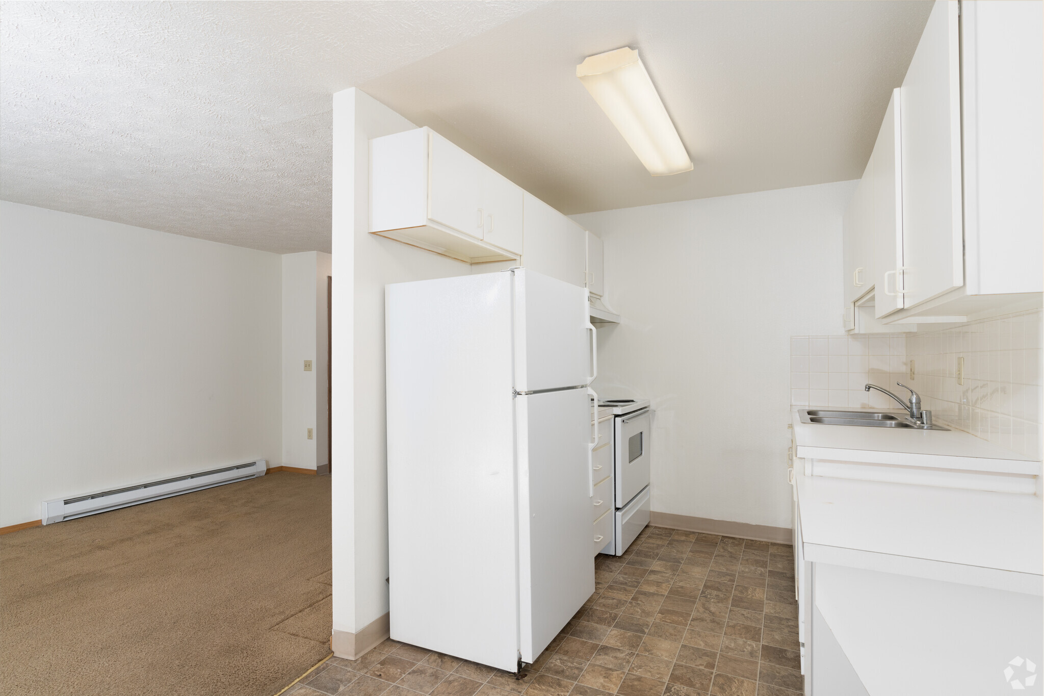 1BR, 1BA - 578SF - Kitchen - Colfax Sandhill Apartments