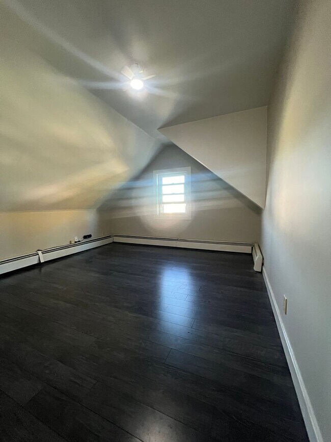 Building Photo - 38 Frances Ave