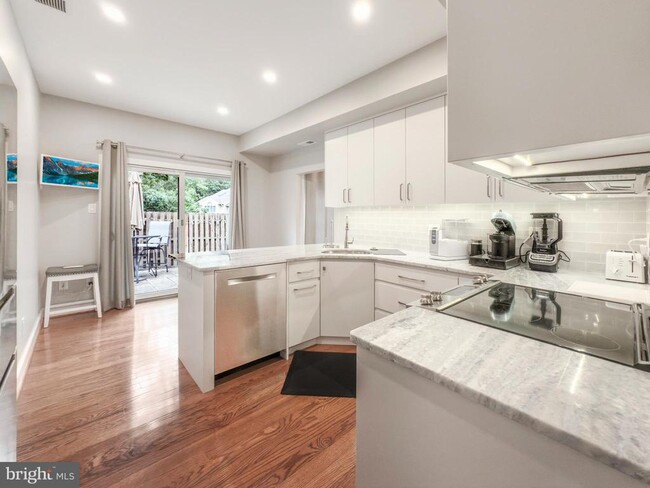 Building Photo - 42 Greythorne Woods Cir