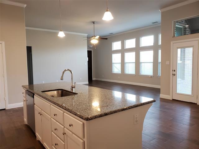 Building Photo - 940 Parkside Dr