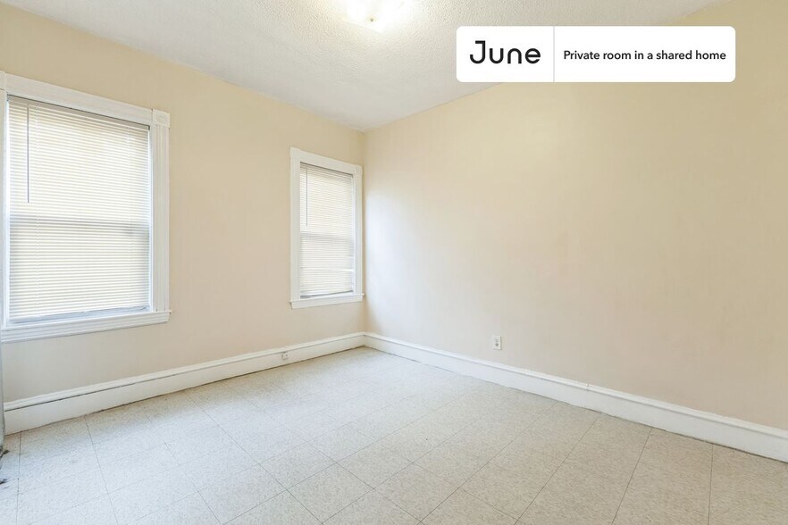 Building Photo - Room in Shared 5 bed/1.5 bath home