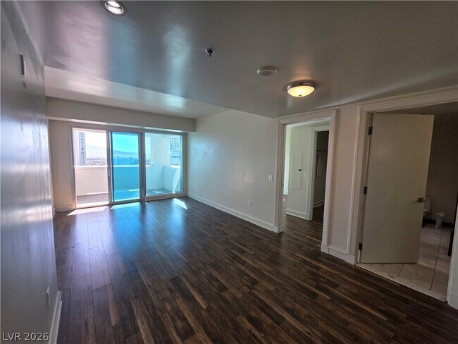 Building Photo - 2700 S Las Vegas Blvd