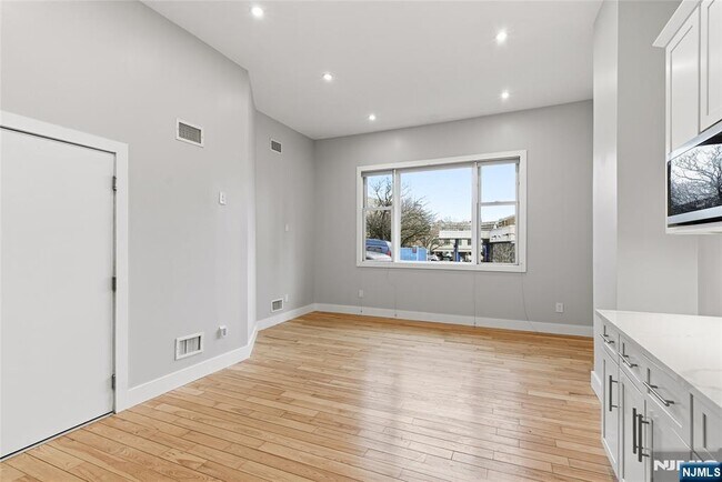 Building Photo - 12 Dempsey Ave