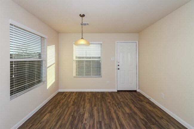 Building Photo - 6118 Peaceful Ridge Dr