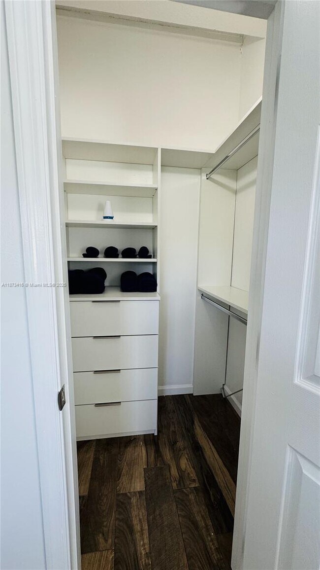 Building Photo - 443 4th Rd