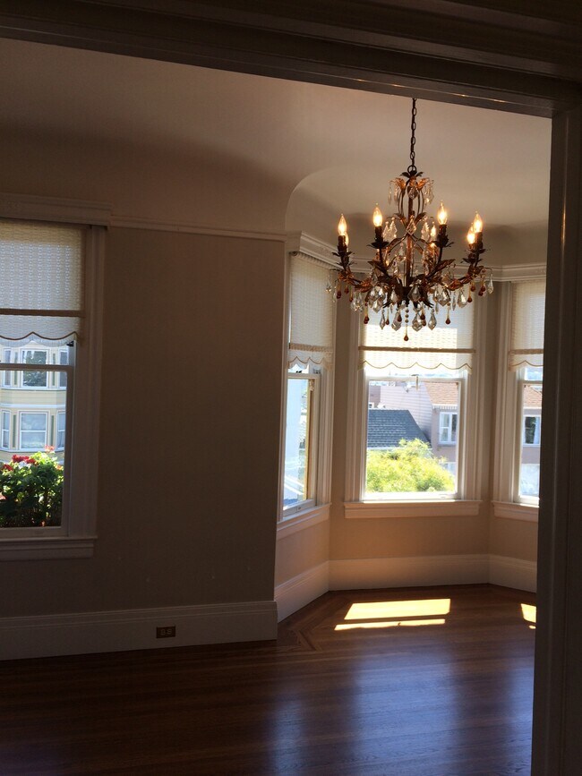 LIVING ROOM WITH VIEWS - 1282 Guerrero St