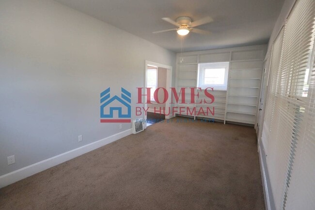 Building Photo - Two Bedroom House