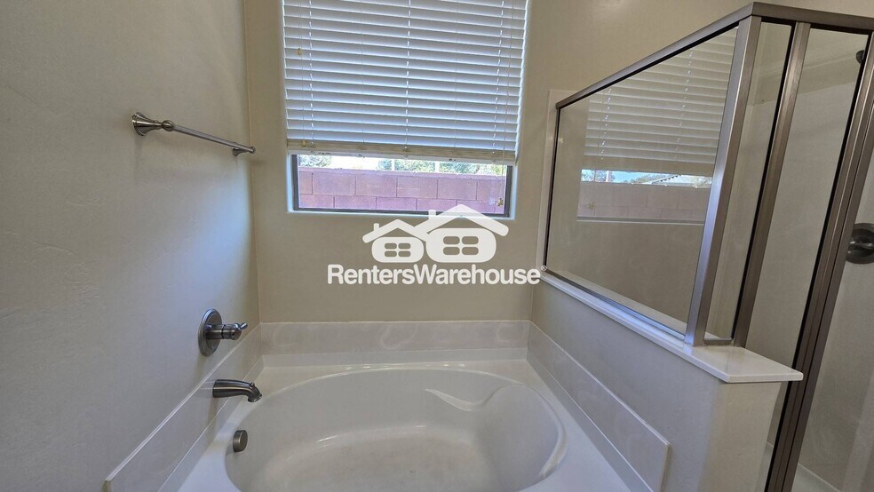 Building Photo - 8330 N Mountain Stone Pine Way