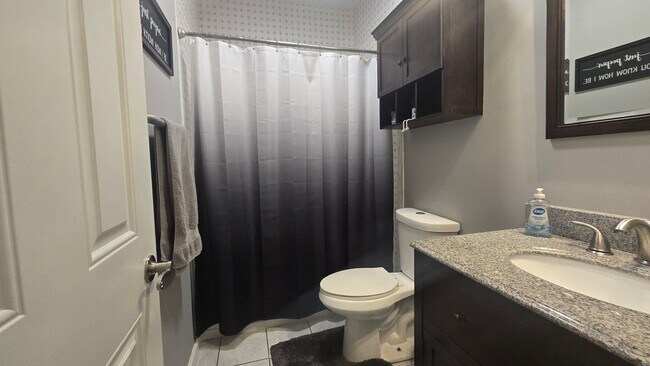 Building Photo - Welcome to this 3 bedroom 3 Bull Bathroom home with a Basement