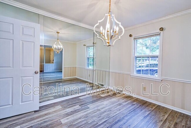 Building Photo - 403 Rosebud Ct