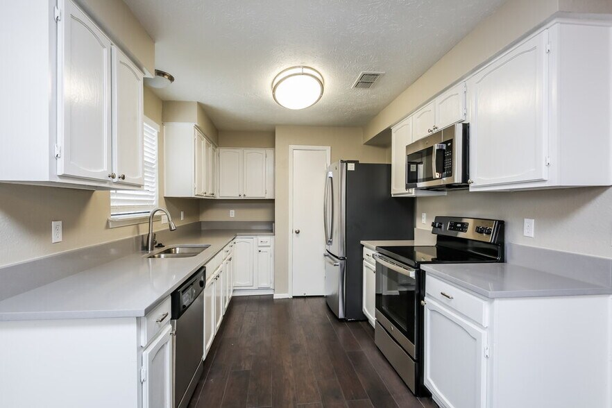 Building Photo - 3306 Seaboard Dr