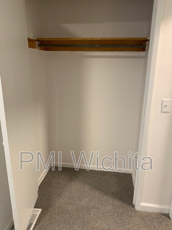 Building Photo - 2328 S Broadview St