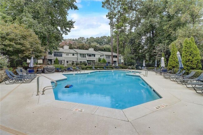 Building Photo - 1115 Summit N Dr NE