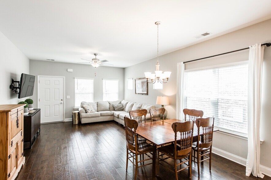 Building Photo - 1048 Westgate Dr