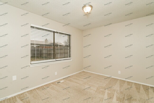 Building Photo - 7408 S Gum Ave