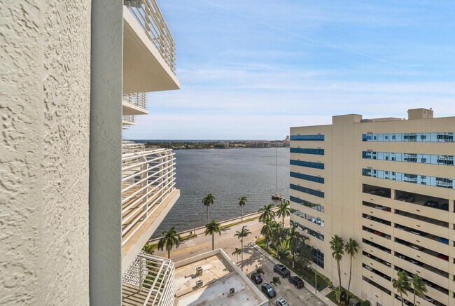 Building Photo - 1551 N Flagler Dr