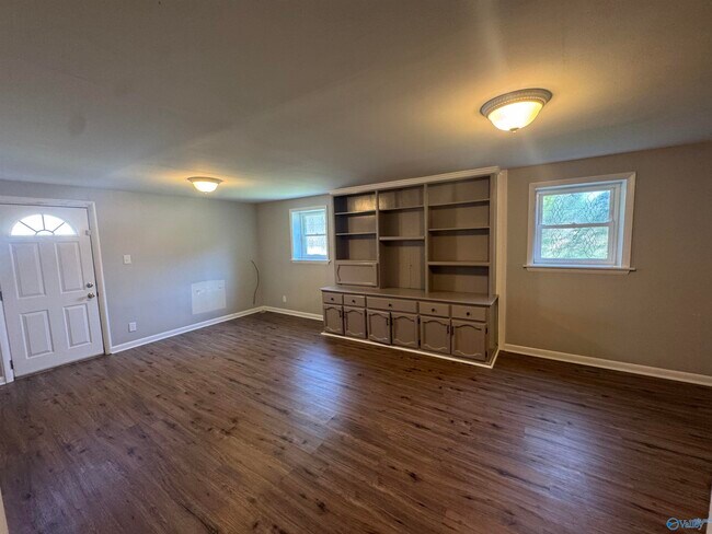 Building Photo - 10020 Strong Dr SE