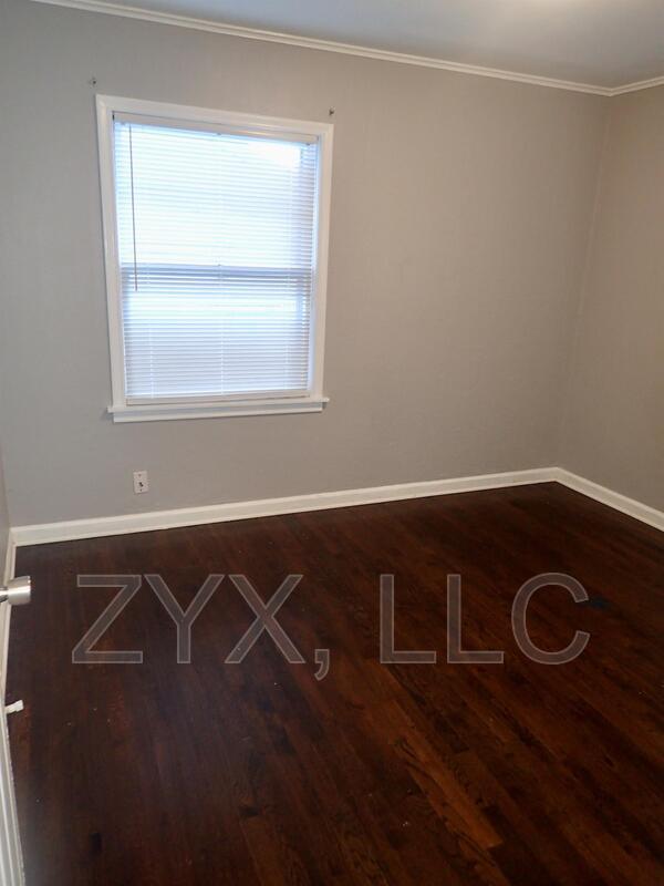 Building Photo - 3342 S Marion Ave