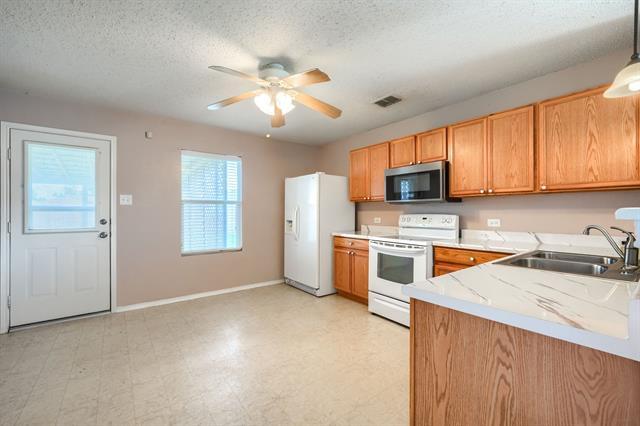 Building Photo - 1820 Brookwood Dr