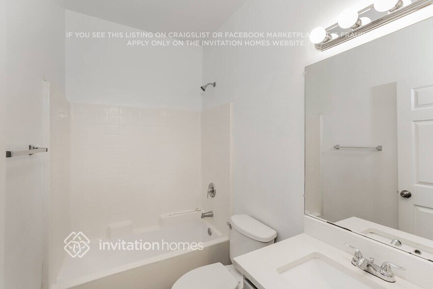 Building Photo - 833 E Minton St