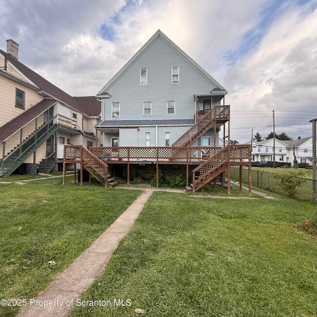 Building Photo - 1531 33 Washburn St