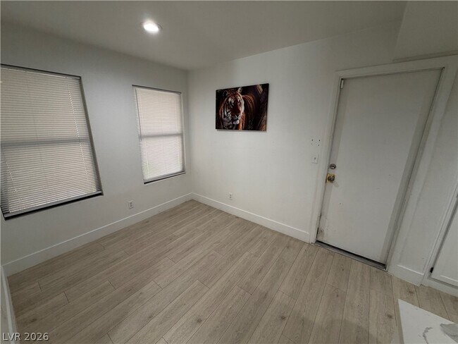 Building Photo - 3004 Ocean View Dr