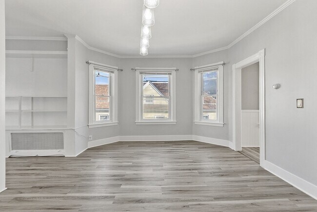 Building Photo - 19 Isabella St