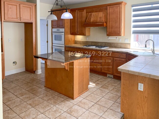 Building Photo - 2734 Macon Dr