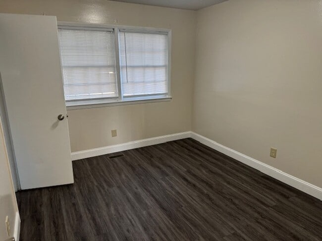 Building Photo - 303 Tall Pine Road