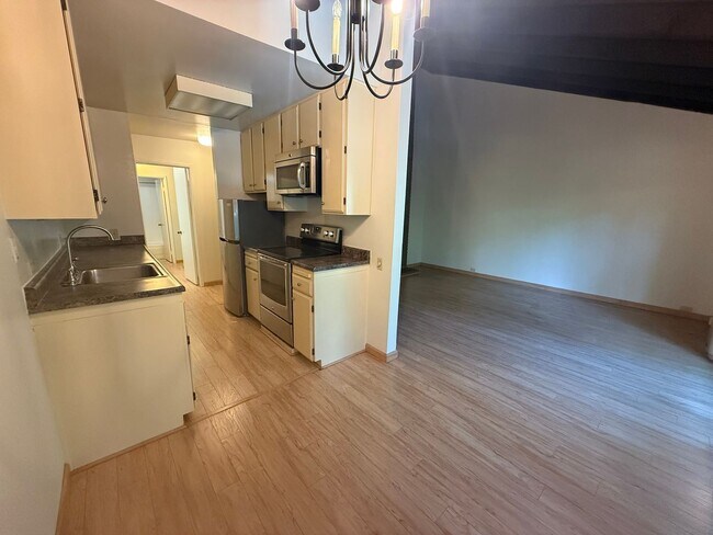 Building Photo - 1 bed 1 bath available in the Arden area of Sacramento!