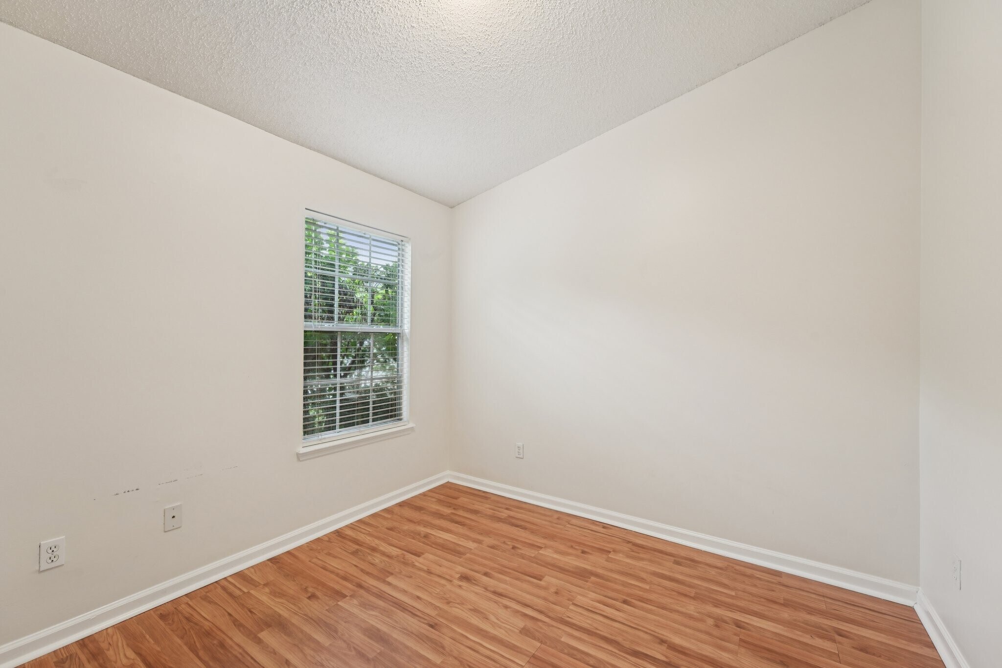 Building Photo - 808 South Edenbridge Way