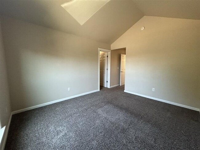 Building Photo - Move-In Ready! 3 Beds 2.5 Baths Townhome with Stainless Steel Appliances, W/D Hookups, and Gas Fo...