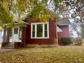 Building Photo - Updated 3-Bedroom Gem with Classic Charm a...