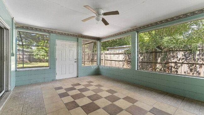 Building Photo - 309 W South Ave